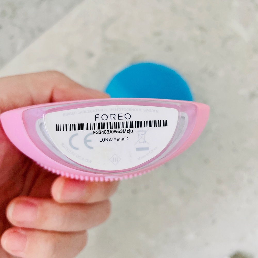 FOREO LUNA mini 2 Facial Cleansing and Massage - Picture 3 of 3